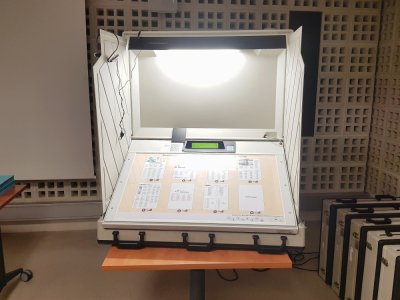 Au Havre, depuis 2005, les machines électroniques remplacent les bulletins de vote, les enveloppes et les urnes lors des différents scrutins, notamment lors des municipales.