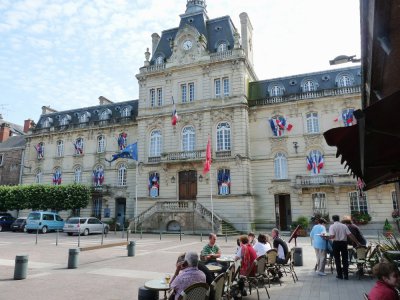 Qui succèdera à Yves Lamy dans le fauteuil de maire de Coutances ?
Quatre listes sont présentes au premier tour.