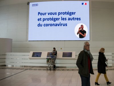 Ecran d'information à Saint-Herblain le 13 mars 2020 - Loic VENANCE [AFP]