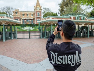 Le parc Disneyland fermé à Anaheim (Californie), le 14 mars 2020 - DAVID MCNEW [AFP]