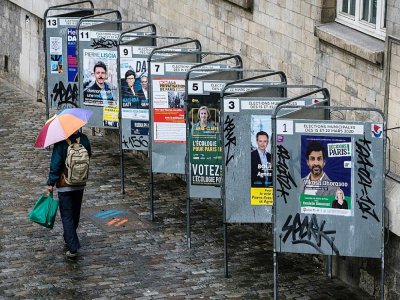 Affiches électorales à Paris, le 14 mars 2020 - JOEL SAGET [AFP]