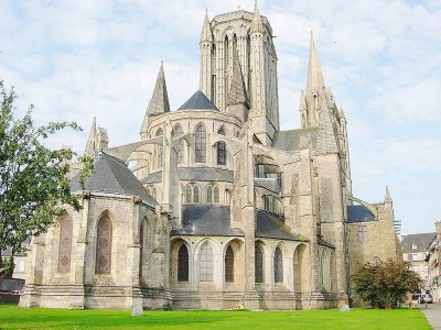 Comme ici à la cathédrale de Coutances dans la Manche, toutes les cloches des églises sonneront ensemble le mercredi 25 mars, à 19 h 30.