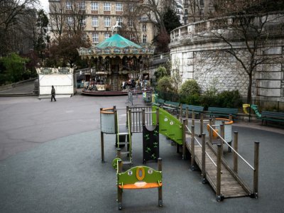 Square et manège vides à Paris, près du Sacré Coeur, le 16 mars 2020 - JOEL SAGET [AFP]