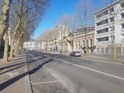 Magasins fermés, places de stationnement disponibles, badauds aux abonnés absents, l'avenue Coty du Havre est mise en sommeil ce mercredi 18 mars