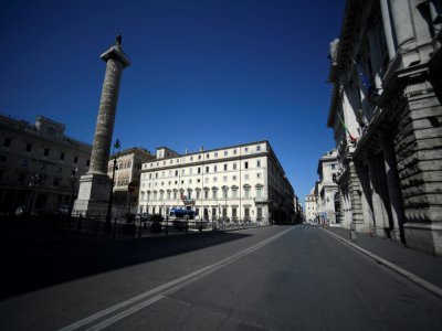 Les rues désertes de Rome, ici la Via del Corso, près du Palais Chigi, le 16 mars 2020 - Filippo MONTEFORTE [AFP/Archives]