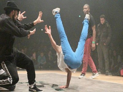 Seize danseurs de hip-hop de toute la France vont participer à une première : une battle de hip-hop virtuelle sur Facebook, organisée par des Alençonnais. - Mouvement Hip Hop.