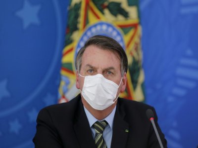 Le président brésilien Jair Bolsonaro tient une conférence de presse, le 18 mars 2020 au palais présidentiel à Brasilia - Sergio LIMA [AFP]