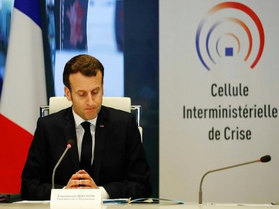 Emmanuel Macron le 20 mars 2020 à la cellule interministérielle de crise au ministère de l'Intérieur à Paris - GONZALO FUENTES [POOL/AFP]