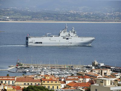 Le navire militaire Tonnerre à Ajaccio le 22 mars 2020 - Pascal POCHARD-CASABIANCA [AFP]