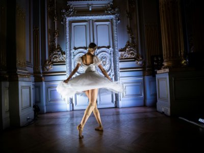 Une danseur de l'Opéra de Paris, au Musée d'Orsay à Paris, le 10 octobre 2019 - Martin BUREAU [AFP/Archives]