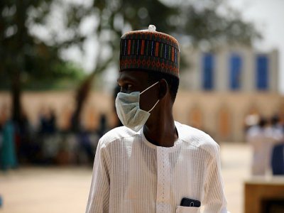 Un fidèle à la mosquée nationale à Abuja, Nigeria, le 20 mars 2020 - Kola Sulaimon [AFP/Archives]