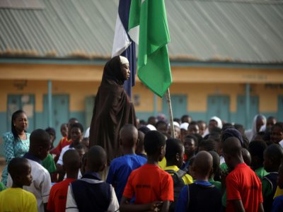 Annonce par bla directrice de l'établissement scolaire de Tudun Wada, à Abuja, au Nigeria, que l'école ferme pour éviter la propagation du coronavirus, le 20 mars 2020 - Kola Sulaimon [AFP/Archives]