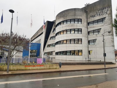 La mairie de Lillebonne ferme ses portes au public à compter du mercredi 25 mars.