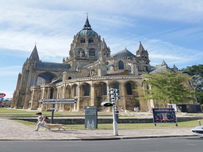 Les cloches des églises, basiliques et autres cathédrales (ici, Bayeux dans le Calvados) vont sonner durant dix minutes ce mercredi 25 mars, à 19 h 30.