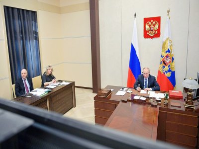Le président russe Vladimir Poutine participe à la visio-conférence du G20, le 26 mars 2020 près de Moscou - Alexey DRUZHININ [SPUTNIK/AFP]