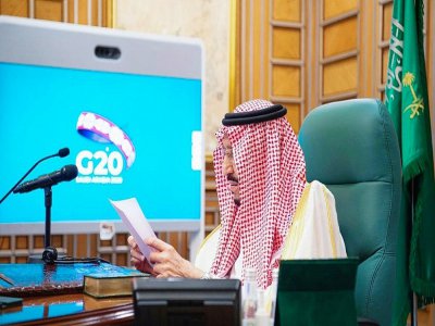 Photo distribuée par le palais saoudien montrant le roi Salmane prononçant son discours d'ouverture du G20 en visio-conférence, le 26 mars 2020 à Ryad - Bandar AL-JALOUD [Saudi Royal Palace/AFP]