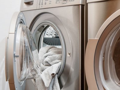 Il est autorisé de se rendre en laverie automatique, même en période de confinement.