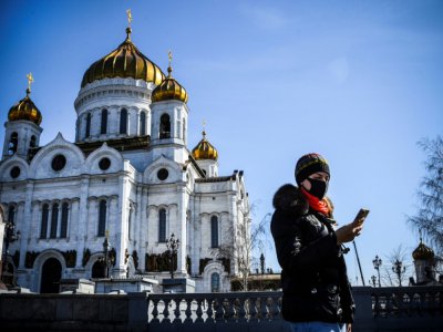 Devant la cathédrale du Christ-Sauveur à Moscou, le 26 mars 2020 - Alexander NEMENOV [AFP]