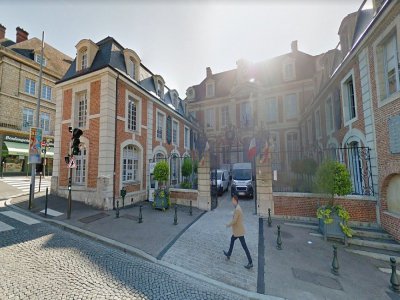 Sur décision du tribunal administratif, la Ville de Lisieux doit retirer son arrêté concernant le couvre-feu instauré le vendredi 27 mars.