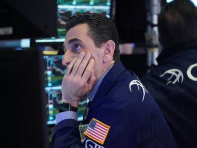 Désarroi d'un boursier à Wall Street, le 18 mars 
2020 - Bryan R. Smith [AFP]