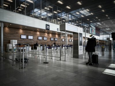 Le hall de l'aéroport Orly le 30 mars 2020, après la décision de la fermeture de l'aérogare - Philippe LOPEZ [AFP]