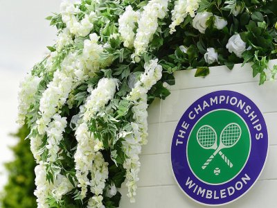 La 134e édition de Wimbledon, initialement prévue du 29 juin au 12 juillet, a été annulée. 
C'est la première fois depuis la Seconde Guerre mondiale que le  plus vieux tournoi du Grand Chelem n'aura pas lieu - Glyn KIRK [AFP/Archives]