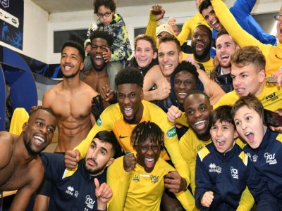 Les amateurs du club de foot d'Epinal après leur qualificatgion pour les quarts de finale de la Coupe de France aux dépens de Lille le 20 janvier 2020 au Stade de la Colombière à Epinal - SEBASTIEN BOZON [AFP/Archives]