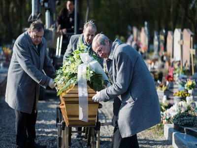 Enterrement d'une personne morte du Covid-19 au cimetière de Kingersheim (est de la France), le 4 avril 2020 - SEBASTIEN BOZON [AFP]