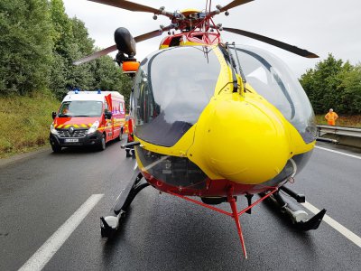 Un motard grièvement blessé après une collision avec un poids lourd dans la Manche ce jeudi 9 avril, dans la matinée. - SDIS 50