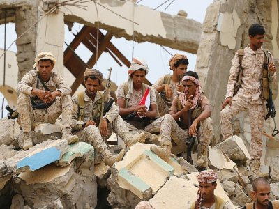 Des combattants yéménites soutenus par l'Arabie saoudite à Medi (Yémen) le 22 avril 2019 - - [AFP/Archives]