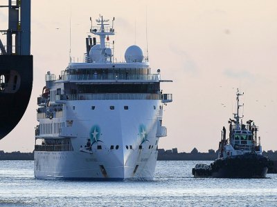 Le paquebot de croisière australien Greg Mortimer accoste au port de Montevideo, le 10 avril 2020 en Uruguay - Pablo PORCIUNCULA [AFP]