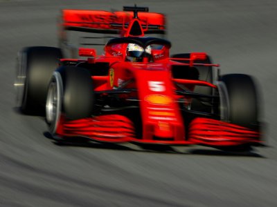 Sebastian Vettel au volant de sa Ferrari lors des essais de présaison de F1 sur le circuit de Montmelo, près de Barcelone, le 26 février 2020 - Josep LAGO [AFP/Archives]