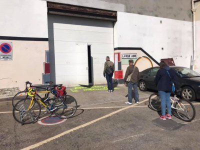 Pendant le confinement, La roue Libre au Havre rouvre
son atelier de réparation pour les travailleurs à vélo. - La Roue Libre