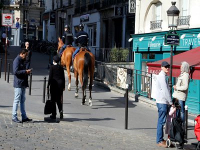 Patrouille de la garde à cheval, le 19 avril 2020 à Paris - FRANCOIS GUILLOT [AFP]