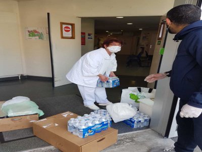 Les plats ont été livrés à l'accueil des urgences du CHPC. - Mosquée de Cherbourg