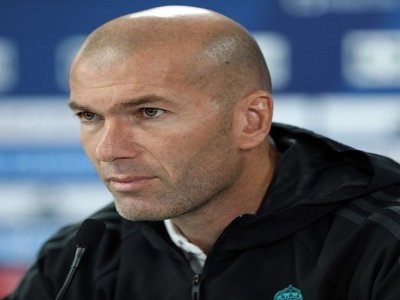 Zinédine Zidane et de grands noms du football s'unissent pour soutenir le personnel soignant.