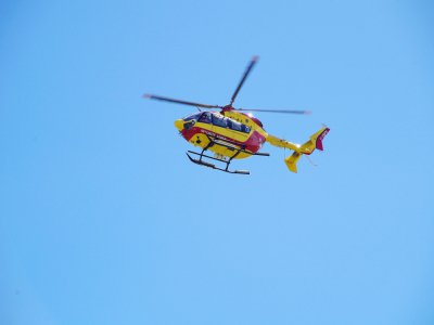 L'hélicoptère Dragon 50 de la Sécurité civile a été mobilisé jeudi 23 avril à Cérences.