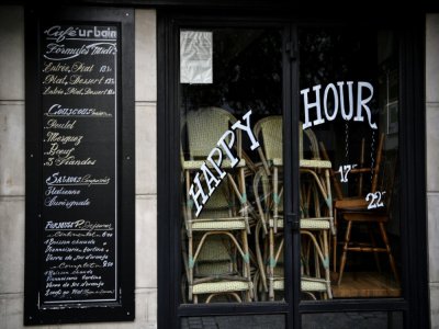 Un bar-restaurant fermé, à Paris, le 22 avril 2020 - Christophe ARCHAMBAULT [AFP]