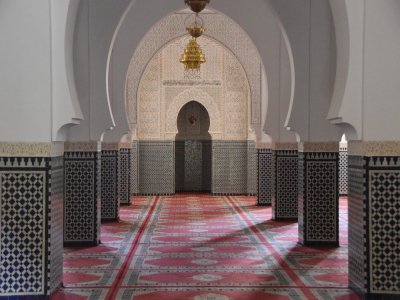 La prière collective à la mosquée n'est pas permise en confinement.