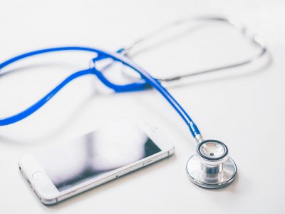 La plateforme normande Therap-e web permet une mise en relation entre praticien et patient via différents types d'écran (ordinateur, tablette, smartphone).