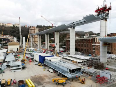 Photo fournie le 13 février 2020 par le Comité pour la reconstruction de Gênes montrant les travaux de reconstruction du pont qui s'était effondré en 2018 - Handout [Commission for the Reconstruction of Genoa/AFP/Archives]