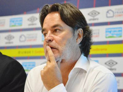 Après l'annonce du Premier ministre sur l'arrêt de la saison de football professionnel, Fabrice Clément est un président inquiet à la tête du SM Caen.