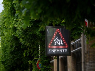 Le protocole sanitaire encadrant la reprise de l'école dès le 11 mai sera connu vendredi après discussions avec les maires et les syndicats d'enseignants pour les déclinaisons locales, a annoncé le ministre de l'Education nationale Jean-Michel Blanqu - FRANCK FIFE [AFP]