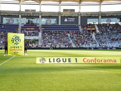 Le football français se retrouve confronté à une période inédite de cinq mois sans revenus, une "urgence économique" de plus en plus pressante - PASCAL PAVANI [AFP/Archives]