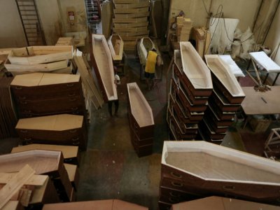 Des cercueils produits en nombre à Manaus, le 27 avril 2020 au Brésil - MICHAEL DANTAS [AFP/Archives]