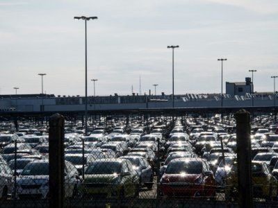Des véhicules neufs sur un parking de l'usine PSA de Mulhouse, le 16 mars 2020 - SEBASTIEN BOZON [AFP/Archives]