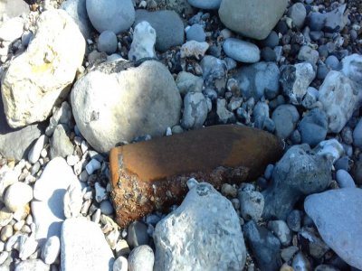 Un obus de 27 cm a été détruit par les plongeurs démineurs de la Manche. - Marine nationale
