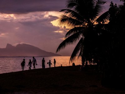 Déconfinement à Papeete (Tahiti) en respectant la distanciation sociale, le 1er mai 2020 - Suliane FAVENNEC [AFP]