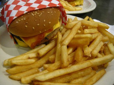 Frites et hamburger sont à nouveau disponibles à la vente dans trois restaurants Mc Donald's en Seine-Maritime. Illustration