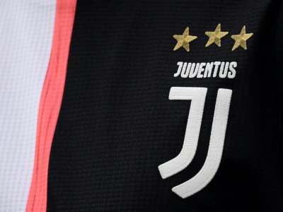 Le logo de la Juventus, sur un maillot du club. Photo prise le 26 mai 2019. - MARCO BERTORELLO [AFP/Archives]